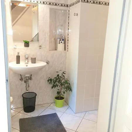 Cosy Double Bedroom With Private Bathroom Near Downtown