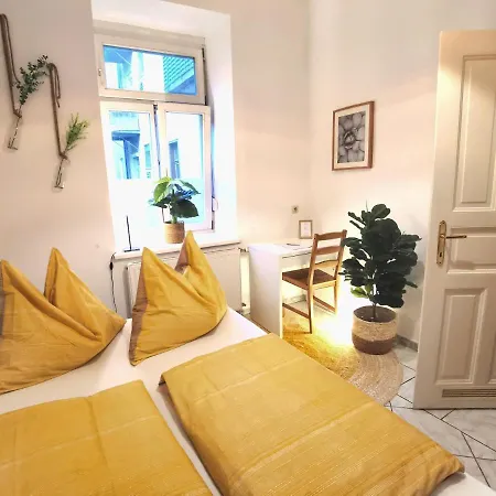 Cosy Double Bedroom With Private Bathroom Near Downtown 民宿