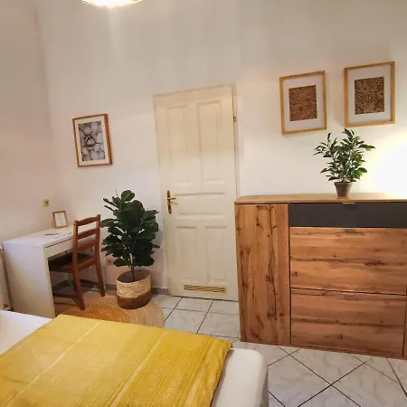 Homestay Cosy Double Bedroom With Private Bathroom Near Downtown Graz