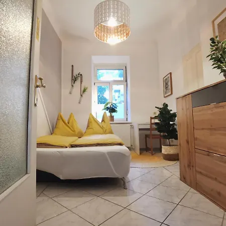 民宿 Cosy Double Bedroom With Private Bathroom Near Downtown 格拉茨