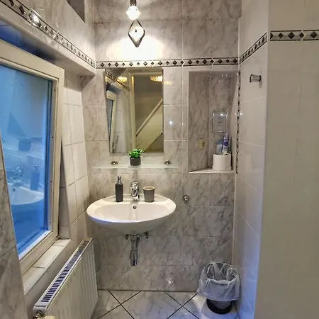民宿 Cosy Double Bedroom With Private Bathroom Near Downtown 格拉茨